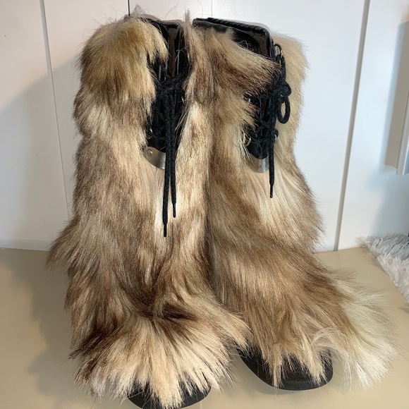 Lackner Kitzzbuhel Fur Boots - Picture 2 of 13